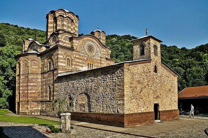 Private Eastern Serbia: Medieval Monasteries & Resava Cave Tour - Detay 1